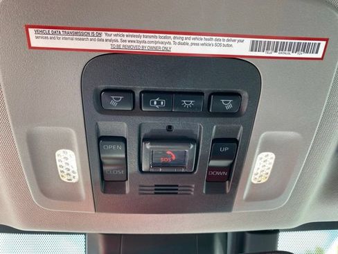 Used 2020 Toyota Camry XLE w/ Sunroof Package FWD image 18