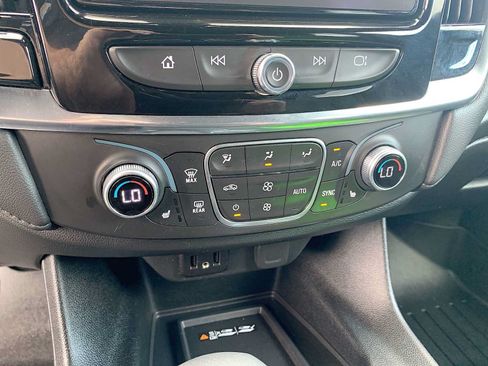 Certified 2023 Chevrolet Traverse LT AWD/4WD image 17