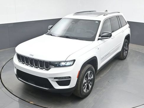 Used 2022 Jeep Grand Cherokee Limited 4xe w/ Luxury Tech Group II AWD/4WD image 15