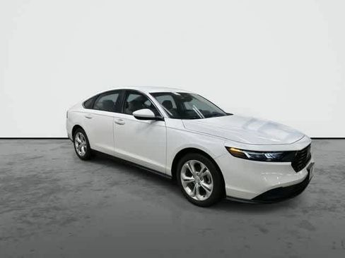 Certified 2025 Honda Accord LX image 5