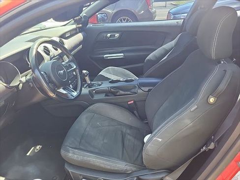 Used 2016 Ford Mustang Coupe image 11