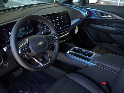 New 2026 Chevrolet Equinox EV LT image 2