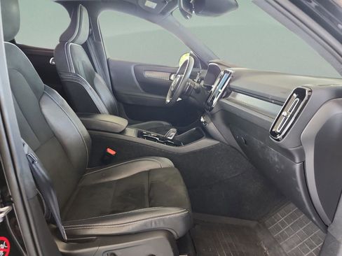 Used 2019 Volvo XC40 T5 R-Design image 19