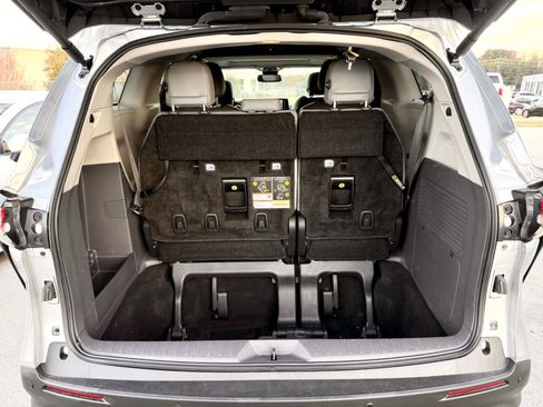 Used 2023 Toyota Sienna XLE image 60