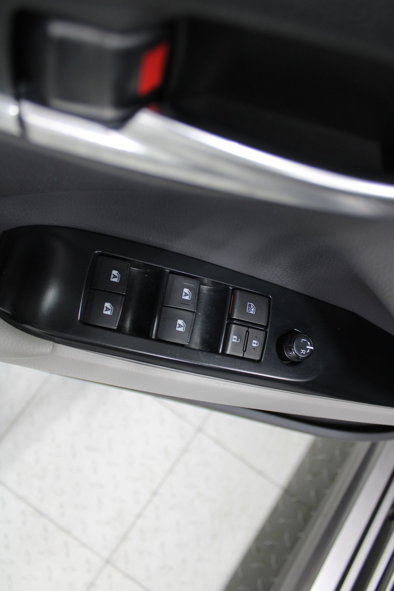 Used 2018 Toyota Camry SE FWD image 39