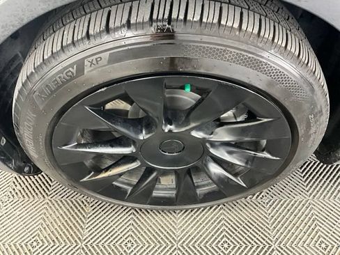 Used 2021 Tesla Model Y Long Range AWD/4WD image 23
