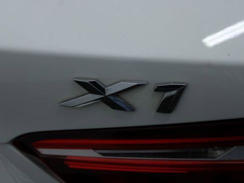 Used 2017 BMW X1 xDrive28i image 6