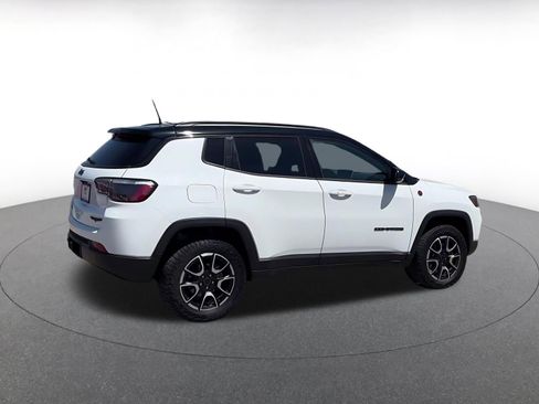 Used 2025 Jeep Compass Trailhawk w/ Trailer Tow Group AWD/4WD image 15