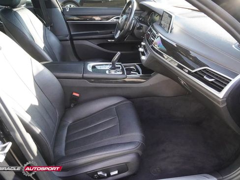 Used 2018 BMW 740i image 27