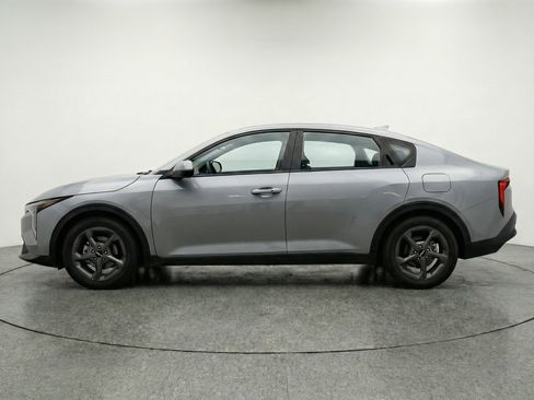 Used 2025 Kia K4 LXS image 5