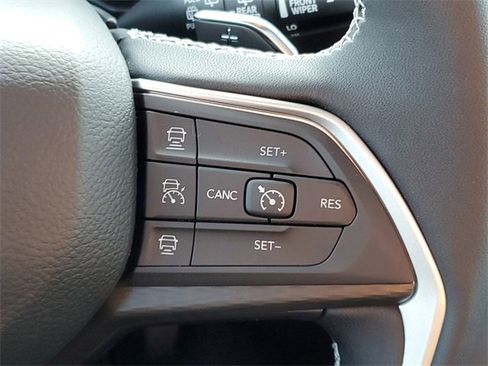 New 2025 Jeep Grand Cherokee L Altitude image 24