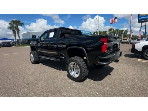 Used 2024 Chevrolet Silverado 2500 High Country w/ Technology Package AWD/4WD image 4