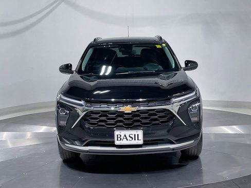 Used 2025 Chevrolet Trax LT w/ LT Convenience Package FWD image 9