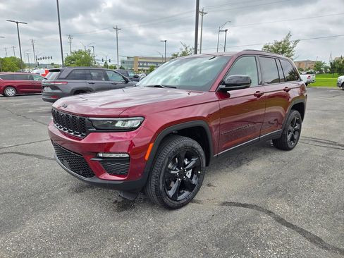 New 2025 Jeep Grand Cherokee Limited w/ Luxury Tech Group II image 8