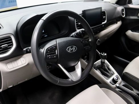 Used 2025 Hyundai Venue SEL FWD image 24