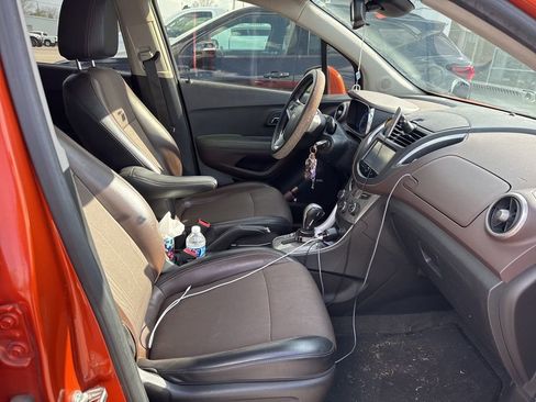 Used 2016 Chevrolet Trax LT w/ LT Sun and Sound Package image 8