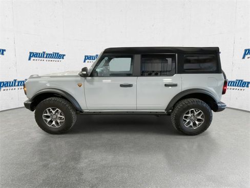 Used 2023 Ford Bronco Badlands image 7