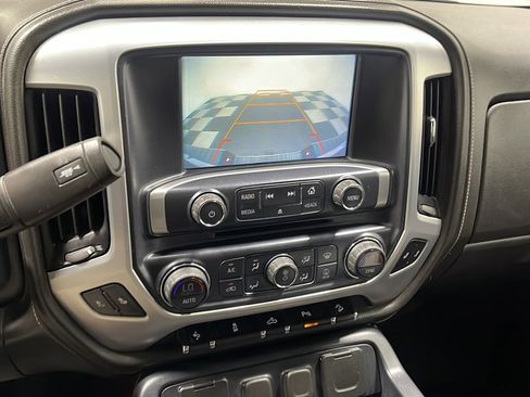 Used 2017 GMC Sierra 2500 SLE w/ HD SLE Preferred Plus Package AWD/4WD image 9