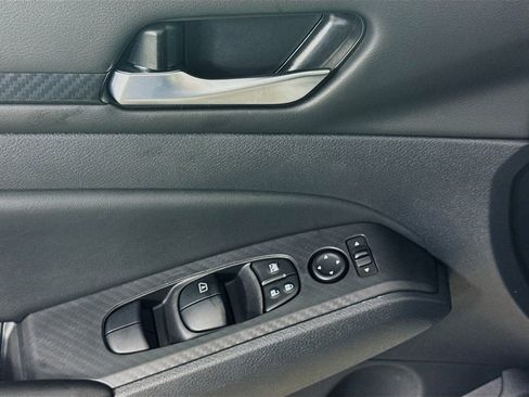 Used 2025 Nissan Altima 2.5 SV FWD image 21