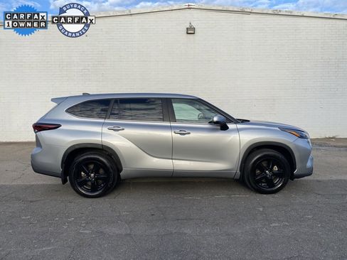 Used 2024 Toyota Highlander LE image 1