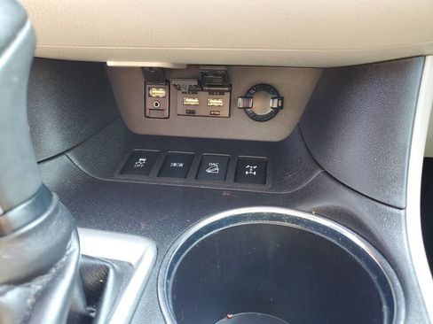 Used 2019 Toyota Highlander XLE AWD/4WD image 19