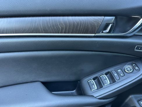 Used 2021 Honda Accord Touring image 10
