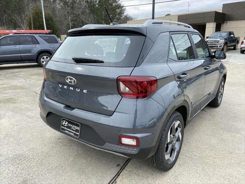 New 2025 Hyundai Venue Limited image 3