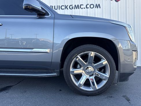 Used 2018 Cadillac Escalade Luxury w/ LPO, Radiant Package image 34