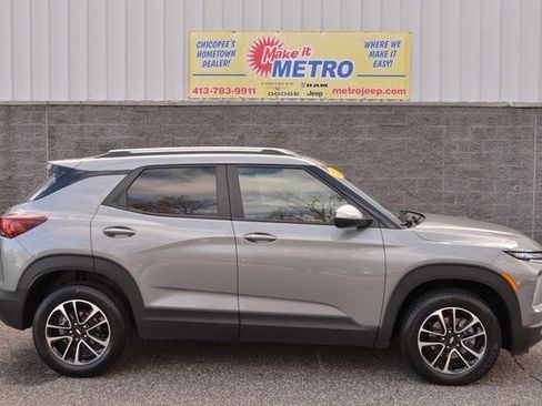 Used 2025 Chevrolet TrailBlazer LT image 1