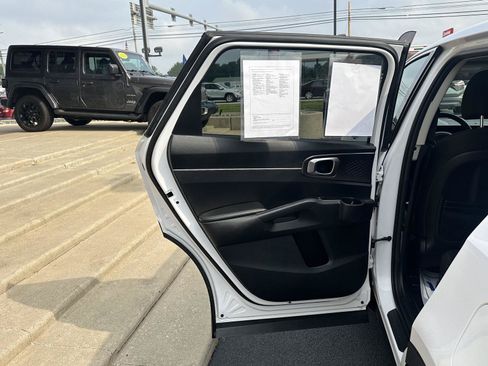 Used 2025 Kia Sorento LX FWD image 27