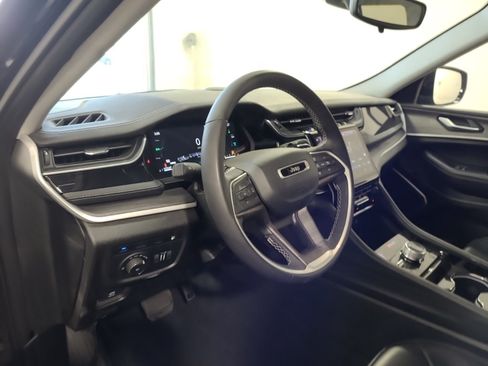 Used 2023 Jeep Grand Cherokee 4WD 4xe image 8