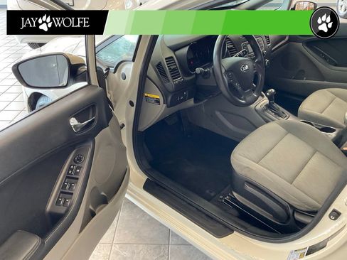 Used 2015 Kia Forte LX FWD image 9