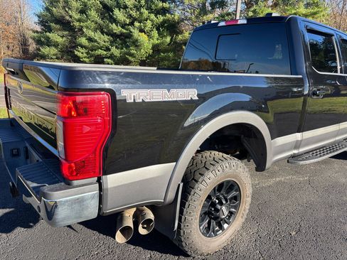 Used 2022 Ford F250 Lariat w/ Tremor Off-Road Package image 17