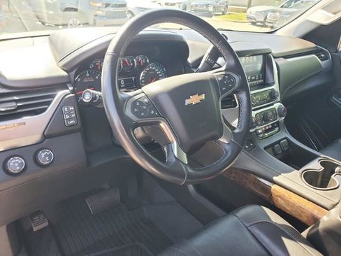 Used 2020 Chevrolet Suburban LT w/ Luxury Package AWD/4WD image 17
