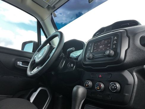 Used 2019 Jeep Renegade Sport image 30