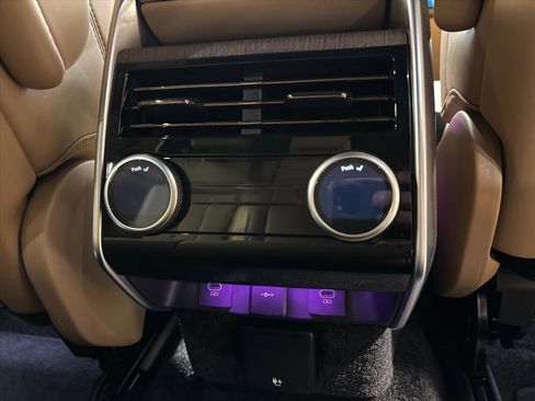 Used 2025 Land Rover Range Rover Long Wheelbase SE image 36