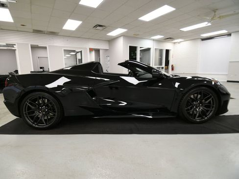 Used 2024 Chevrolet Corvette Z06 image 8