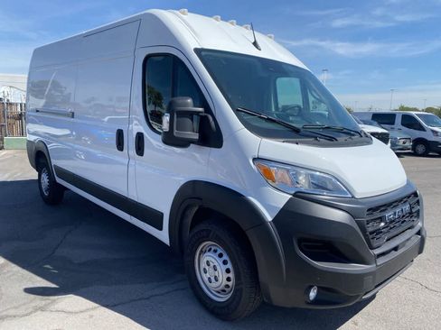 Used 2025 RAM ProMaster 2500 w/ Convenience Group FWD image 4