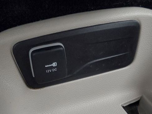 Used 2024 Chrysler Pacifica Touring-L FWD image 27
