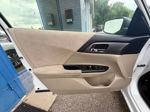 Used 2013 Honda Accord LX image 27