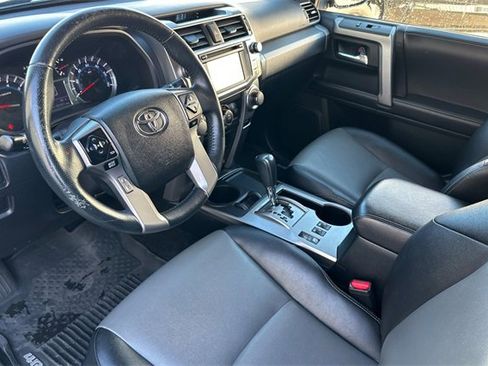 Used 2017 Toyota 4Runner SR5 Premium image 13