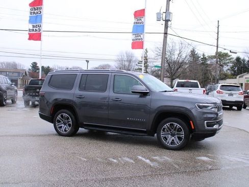 Used 2022 Jeep Wagoneer Series III w/ Flexible Seating Group image 2