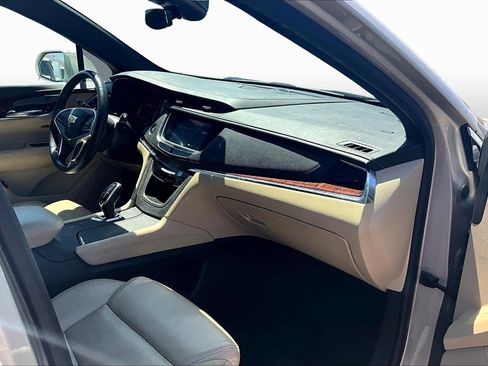 Used 2017 Cadillac XT5 Luxury w/ Driver Awareness Package image 13