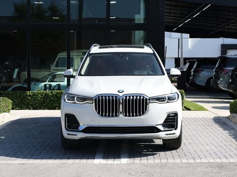 Used 2022 BMW X7 xDrive40i w/ Executive Package AWD/4WD image 3