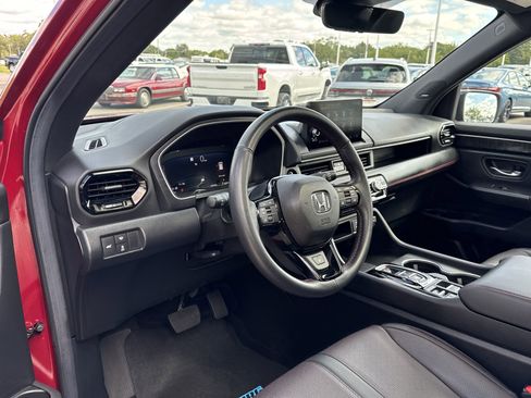 Used 2025 Honda Pilot Black Edition image 10