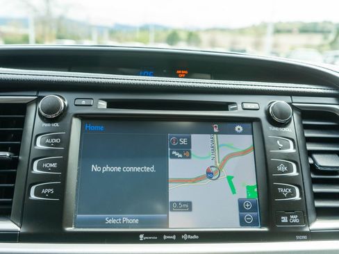 Used 2019 Toyota Highlander SE image 24