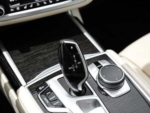 Used 2020 BMW 740i w/ Premium Package RWD image 30