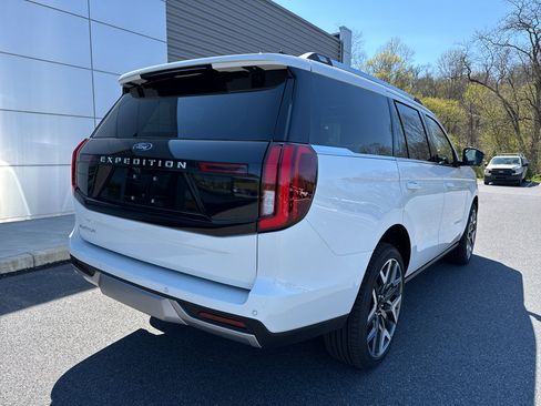 New 2026 Ford Expedition Platinum image 19