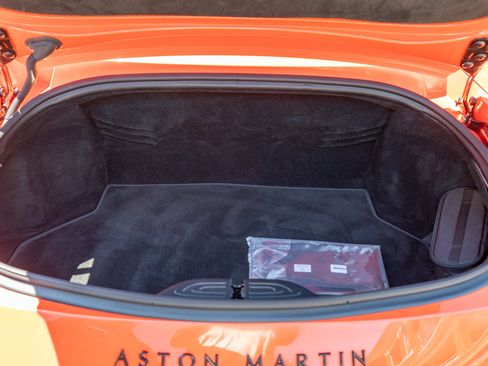 Used 2023 Aston Martin V8 Vantage Roadster RWD image 29