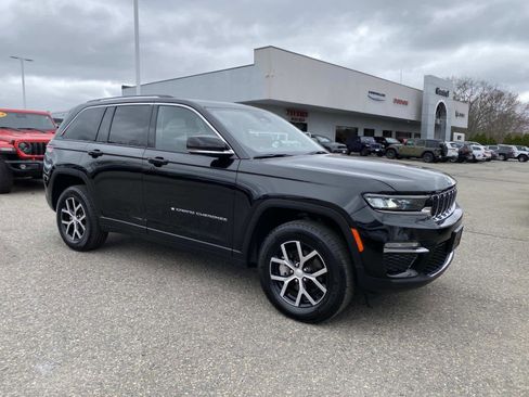 Used 2023 Jeep Grand Cherokee Limited image 1